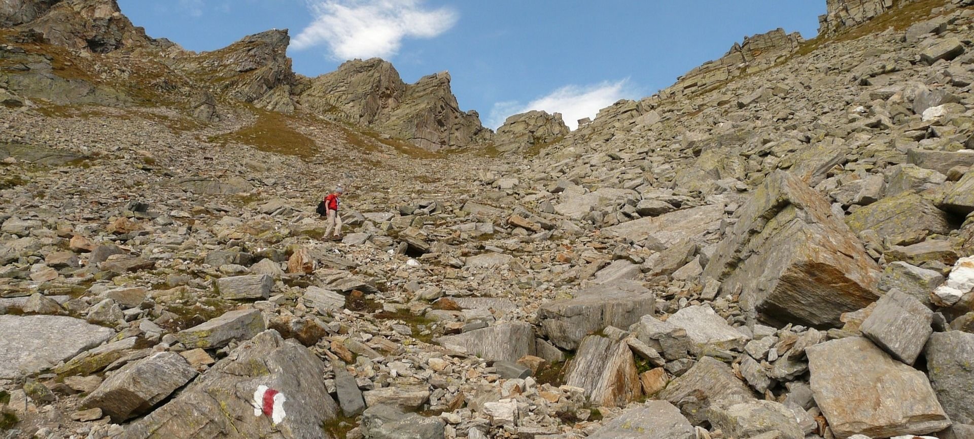 dolori alle gambe dopo una camminata in montagna