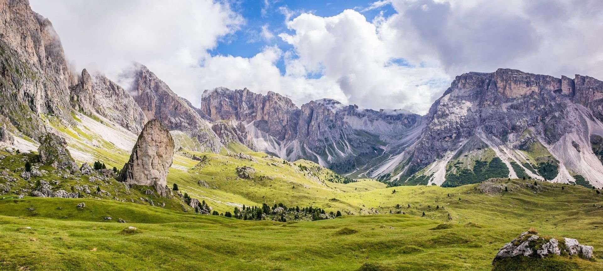 cosa portare per camminare in montagna