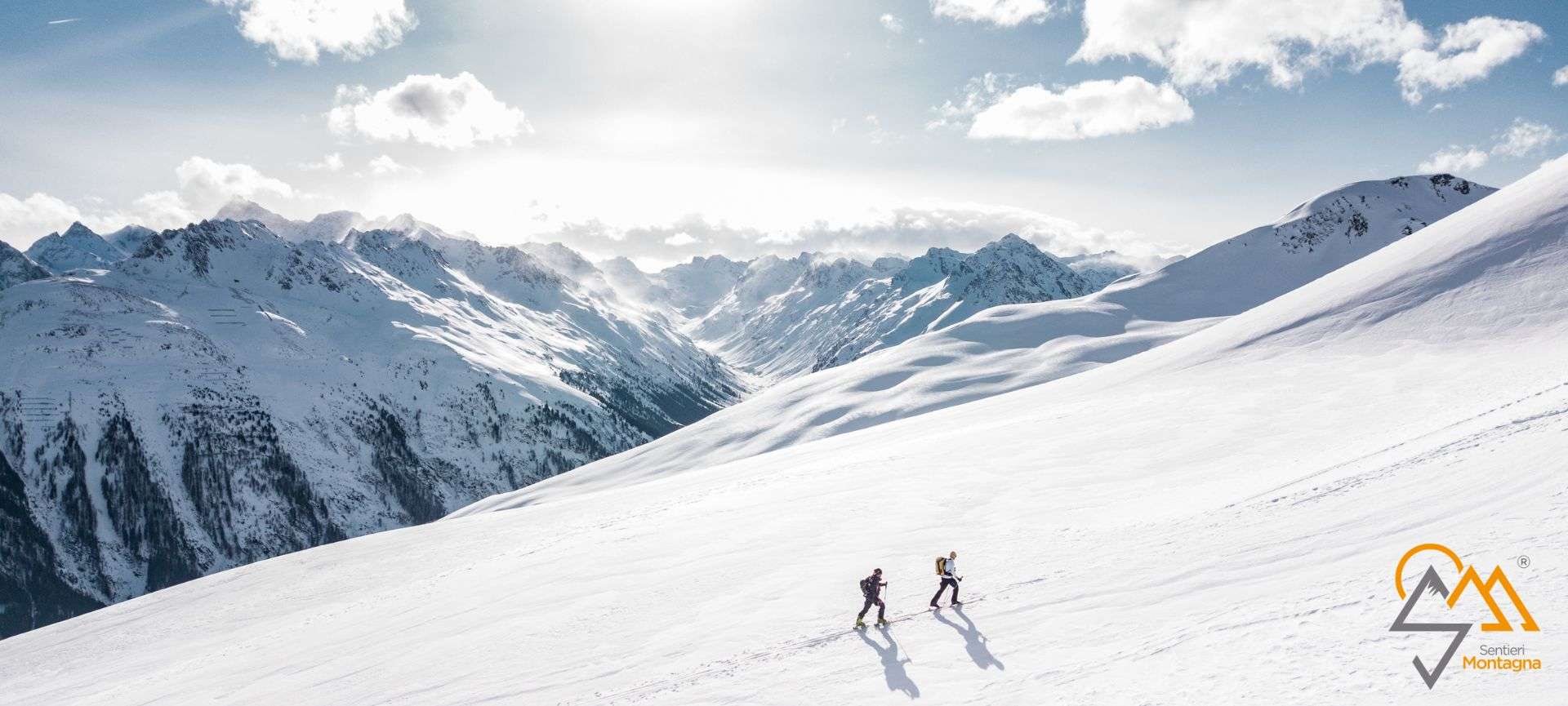 trekkiing in montagna in inverno